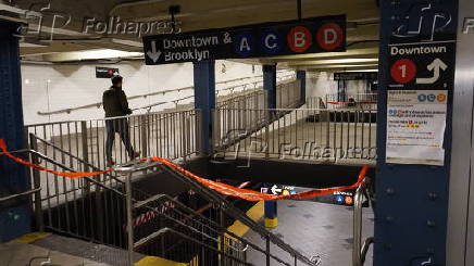 Os trens A e C que no funcionam causam confuso, congestionamento e atrasos para os passageiros na cidade de Nova York.