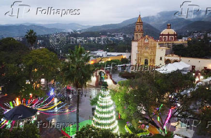 Mexicans living in the U.S. return to Mexico to spend the Christmas holiday with their families