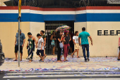 Santinhos espalhados pelas ruas de Belm - PA