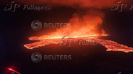 Icelandic volcano erupts near Grindavik