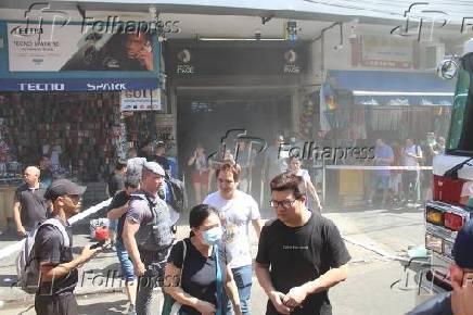 Incndio em loja de eletrnicos dentro da Galeria Pag, regio da Rua 25 de Maro