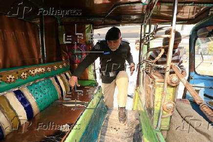 Security checkpoint on the eve of Christmas in Peshawar