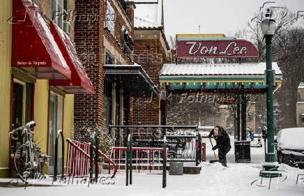 Potbelly sandwich shop employee shovels snow in Bloomington