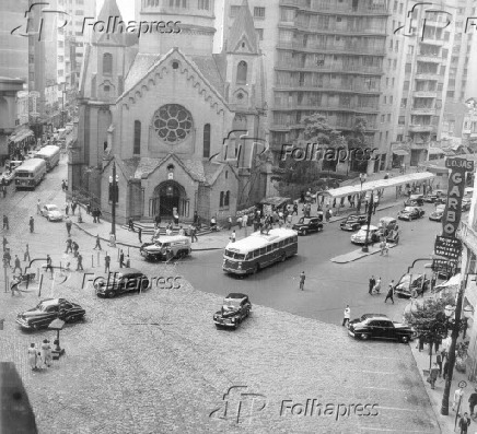 1957Vista do Largo da Santa Efignia,