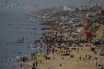 Internally displaced Palestinians spend their time at the beach west of Deir Al Balah