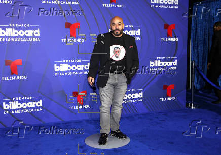 El negro y los diseos clsicos intervenidos dominaron la alfombra de los Latin Billboards