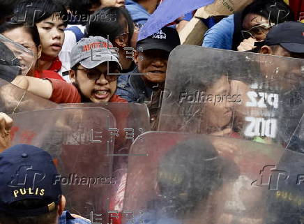 Protesters mark the 161th birth anniversary of hero Andres Bonifacio