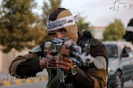 Afghans Taliban conduct checks on people and vehicles at checkpoints in Kabul