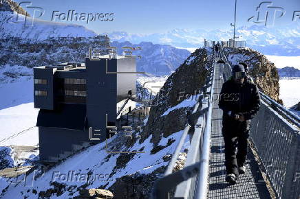 Swiss Alps restaurant reopens after fire