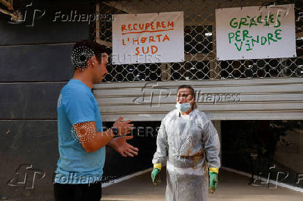 Flood-affected residents share opposite views on the Valencia marathon