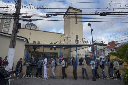 Religiosos unem esforos para ajudar populao de rua diante da Covid