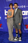 El negro y los diseos clsicos intervenidos dominaron la alfombra de los Latin Billboards