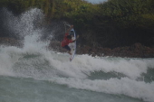 O surfista itlo ferreira ,vence estreia de campeonato em natal .