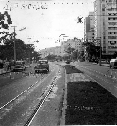 Vista de avenida na praia Santos,