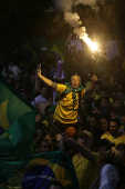 Eleitores de Bolsonaro se renem para comemorar a vitria na Paulista (SP)