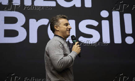 O apresentador da TV Globo Luciano Huck participa de evento em SP
