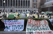 O presidente da Cmara Mike Johnson visita a Universidade de Columbia em Nova York em meio a protestos anti-Israel.