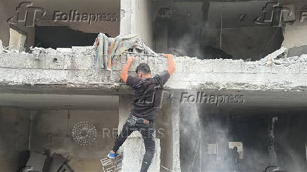 Aftermath of Israeli strike on a house in Gaza's Jabalia