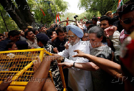 FILE PHOTO: India's main opposition Congress party president Gandhi and former Prime Minister Singh cross a police barricade during what the party calls as a 