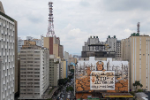 Mural 'Pare a Destruio', do artista Mundano em (SP)