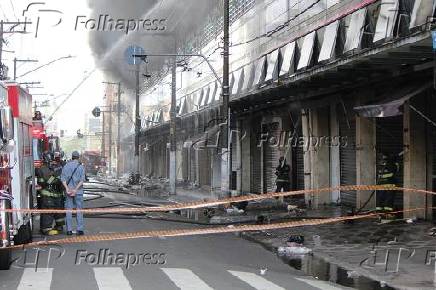 Incndio atinge Shopping 25 de Maro no bairro do Brs