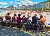 Praia de Copacabana, lotada na vspera de Ano novo