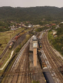 Vista de drone da ferrovia na Vila de Paranapiacaba, em Santo Andr (SP)