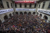 Público acompanha leitura dos manifestos pela democracia na USP