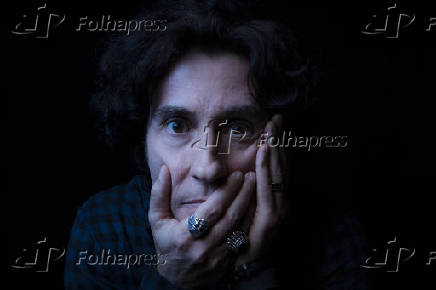 Retrato de Dinho Ouro Preto, vocalista do Capital Inicial