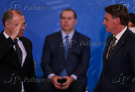 Andre Mendona cumprimenta Bolsonaro em sua posse