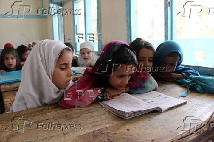 Afghan girls attend primary schools after summary holidays in Kandahar