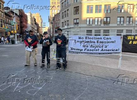 Miembros del partido comunista se manifiestan contra Trump en Nueva York