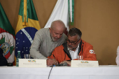 Lula e o ministro extraordinrio Paulo Pimenta assinam medida para evitar demisses 