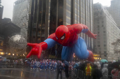 Desfile anual do dia de ao de graas da macy's acontece na cidade de nova york