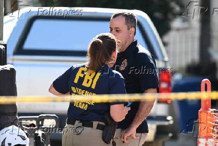 Agentes do fbi e do atf invadem uma residncia onde o suspeito shamsud-din jabbar ficou enquanto estava em nova orleans, louisiana, antes do ataque terrorista da bourbon street no dia de ano novo