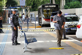 Terminal Pinheiros isolado devido bomba caseira