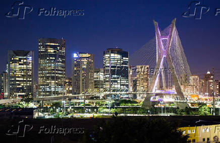 Vista da ponte Octvio Frias de Oliveira, na zona sul de So Paulo