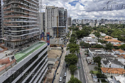 Edifcios em construo na avenida Rebouas (SP)