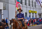 Desfile farroupilha comemora o dia do gacho no rio grande do sul