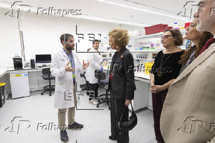 La reina Sofa visita un centro de investigacin de la Fundacin Pasqual Maragall