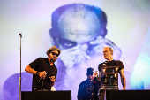 Ney Matogrosso e Nao Zumbi no palco Sunset no Rock In Rio 2017
