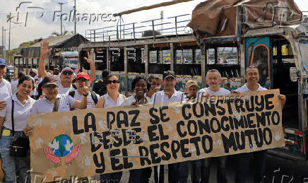 Miles de personas marchan por la paz y rechazan la violencia en el suroeste de Colombia