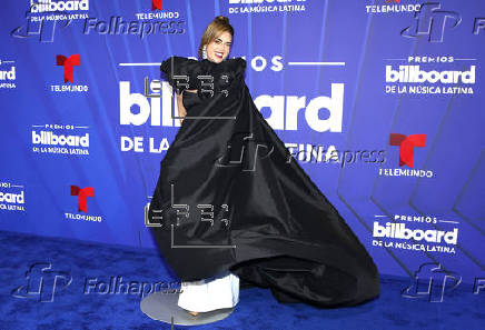 El negro y los diseos clsicos intervenidos dominaron la alfombra de los Latin Billboards