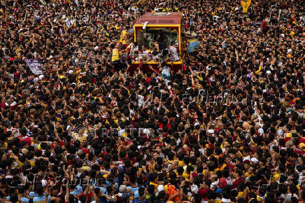 Filipino Catholic devotees parade 