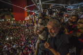 Lula discursa na avenida Paulista