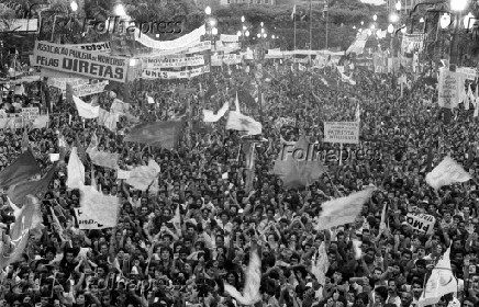 Eleies Diretas J, 1984: vista area da multido concentrada na Praa da S