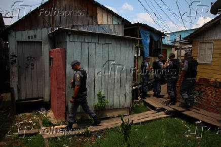 Policiais militares no bairro do Crespo, em Manaus (AM)