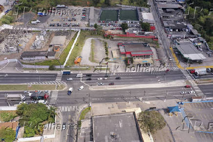 Vista de drone da Avenida Jacu-Pssego cruzamento com a Avenida Adriano Bertozzi