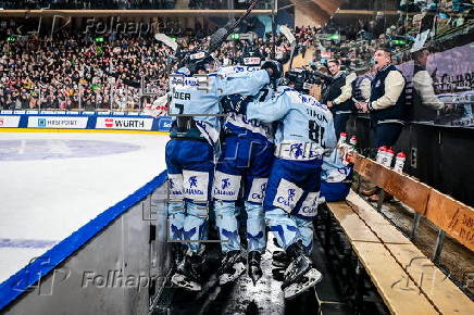 Spengler Cup 2024 - Team Canada vs Straubing Tigers