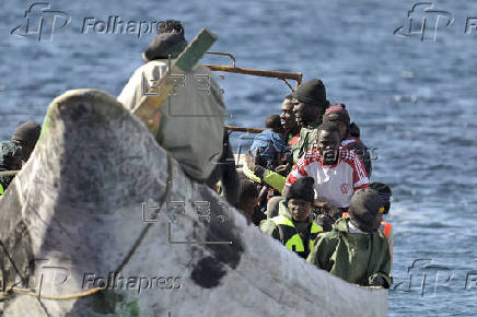 Tres cayucos llegan el Da de Navidad a Canarias con 184 migrantes y localizan otros dos